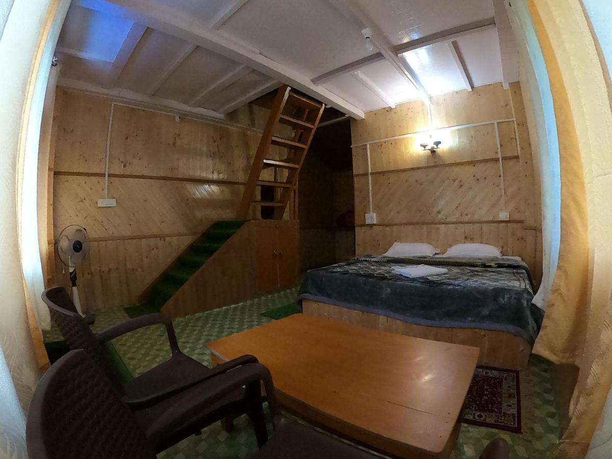 Reverberate Cafe & Cottages - Negi'S Place Jibhi Exterior foto